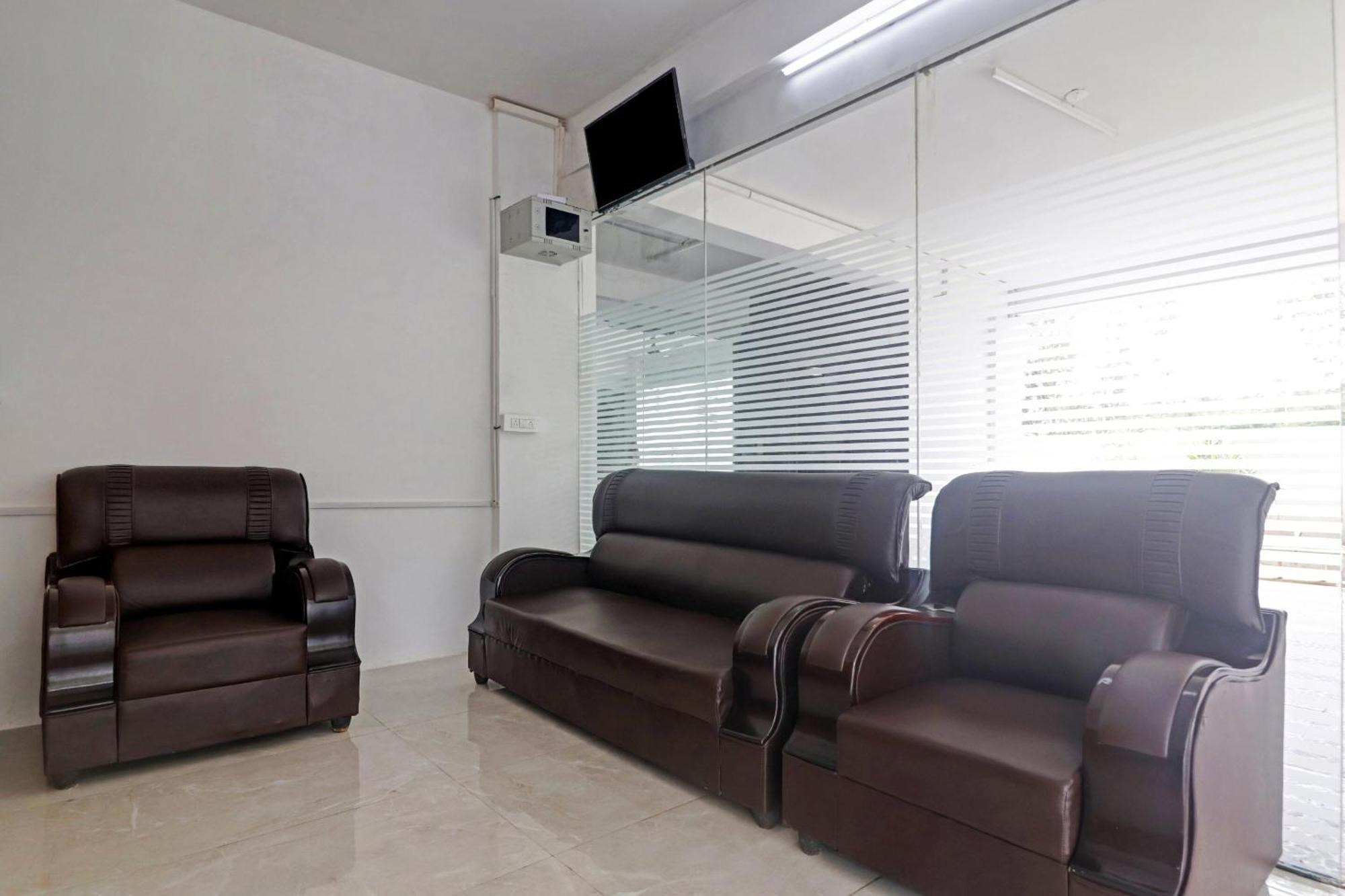 Super Capital O Srinika Inn Gachibowli Exterior photo